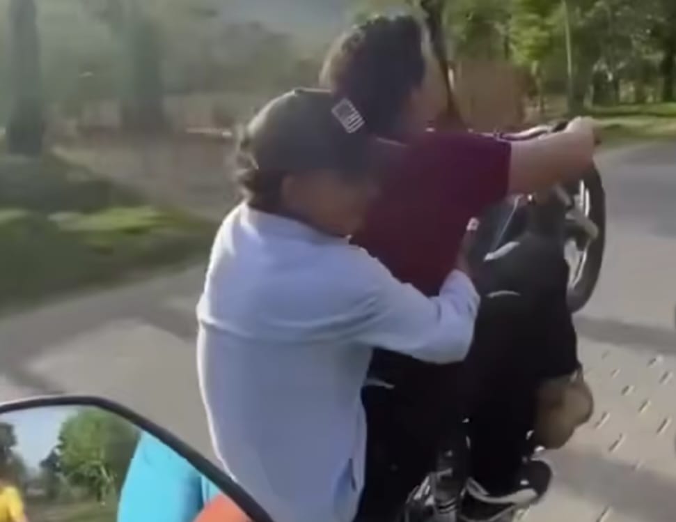 Jóvenes poniendo en peligro sus vidas. Redes sociales.