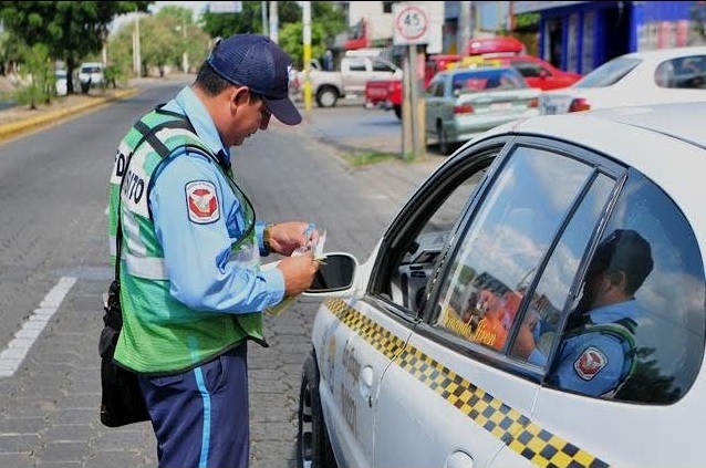 La Policía de Tránsito se mantiene "filosa" en las carreteras. ARCHIVO.